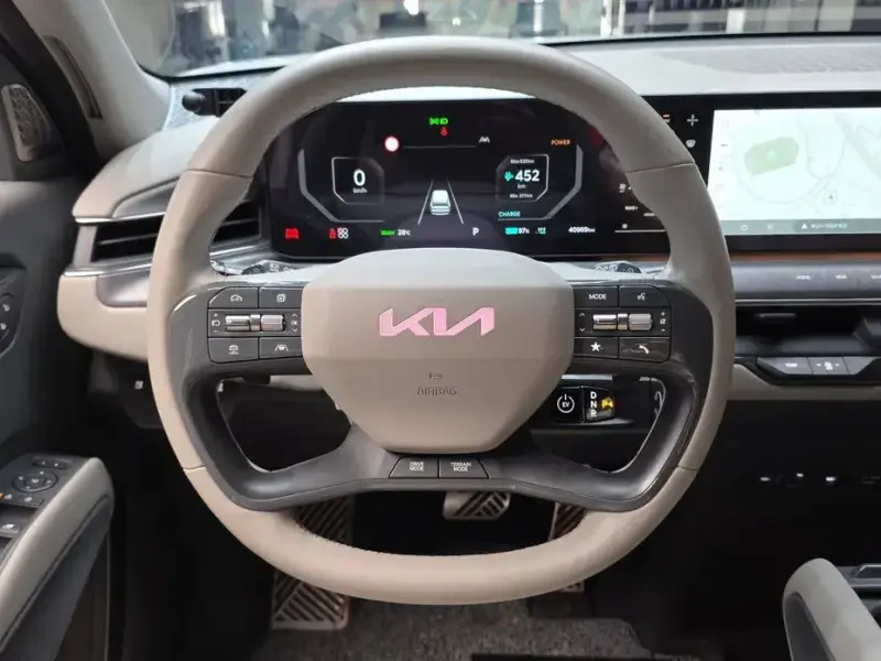 2023 Kia EV9 с пробегом 40 969 км