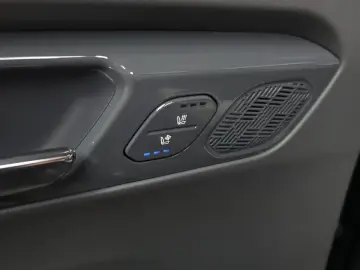 2025 Kia EV9 с пробегом 7 685 км
