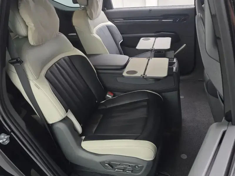2023 Kia EV9 с пробегом 52 791 км
