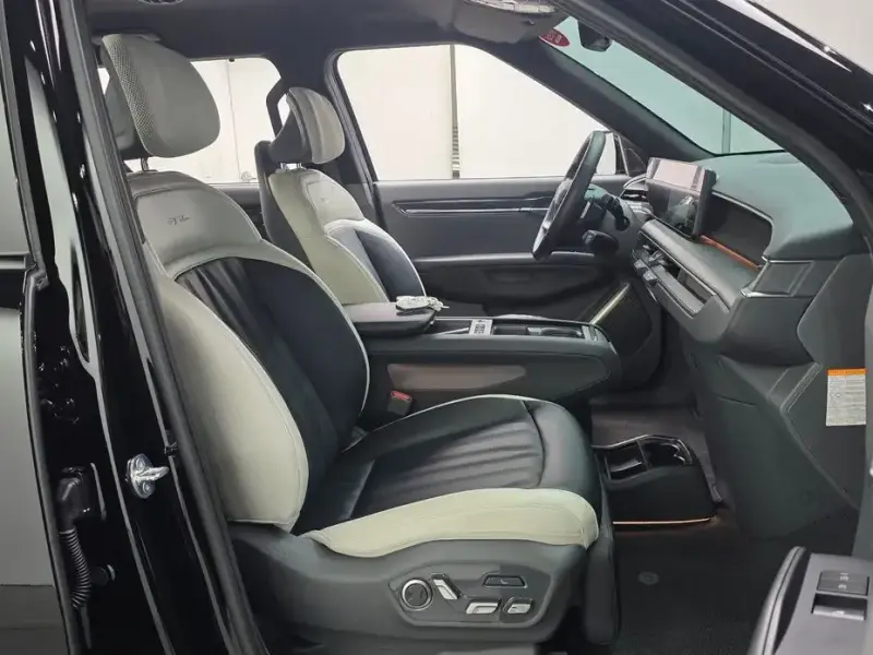 2023 Kia EV9 с пробегом 52 791 км