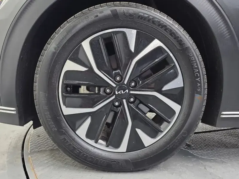 2022 Kia EV6 с пробегом 27 540 км
