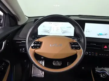 2022 Kia EV6 с пробегом 81 387 км
