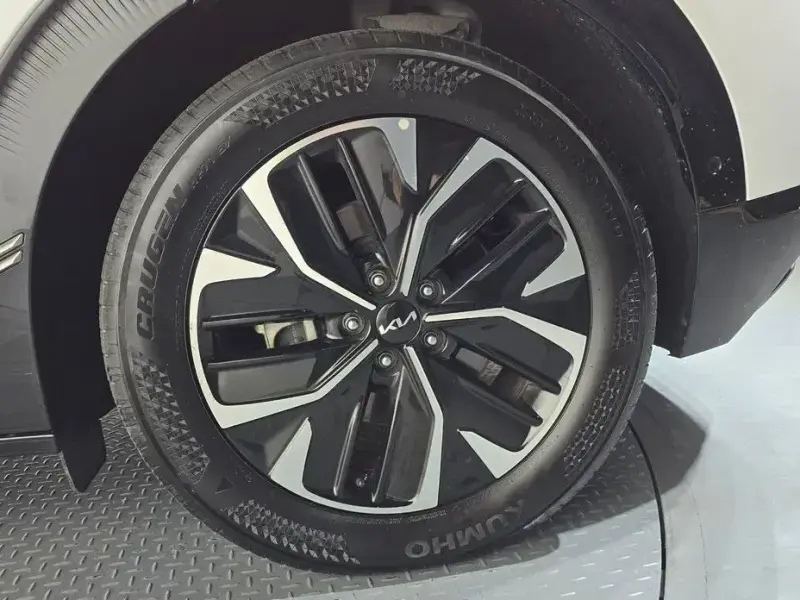 2023 Kia EV6 с пробегом 41 589 км