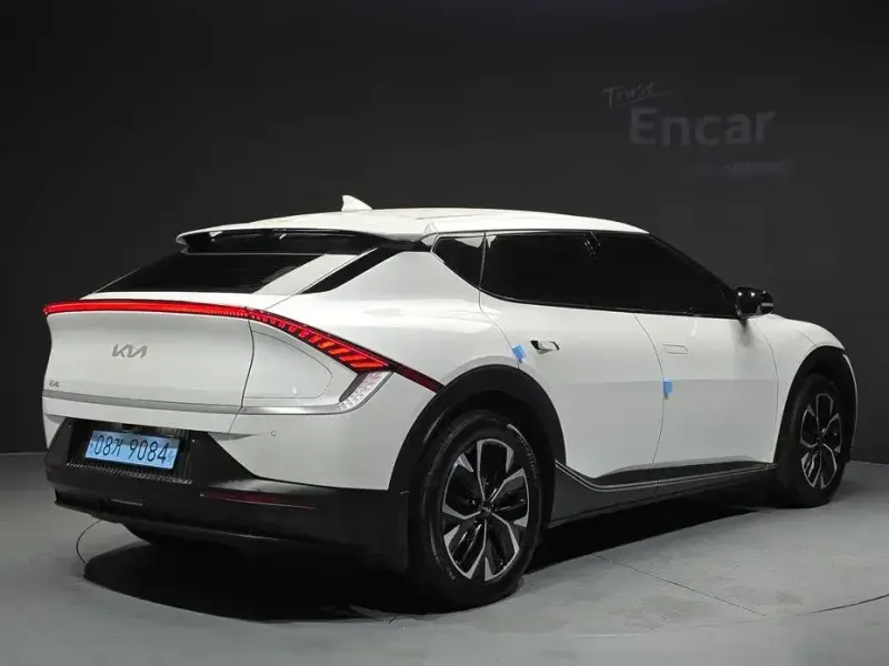 2022 Kia EV6 с пробегом 76 499 км