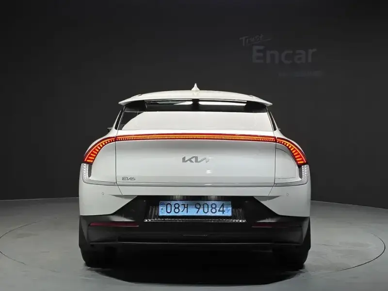 2022 Kia EV6 с пробегом 76 499 км