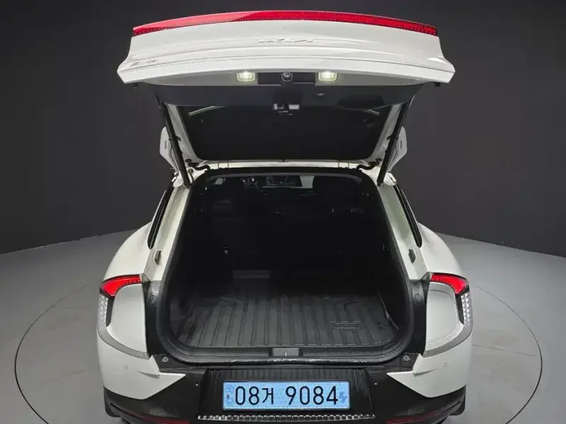 2022 Kia EV6 с пробегом 76 499 км