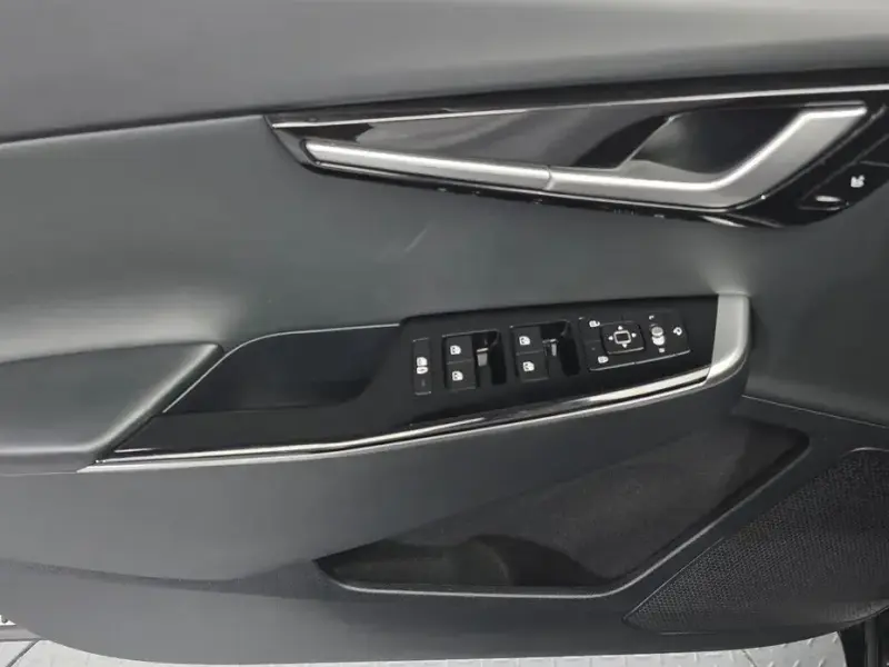 2024 Kia EV6 с пробегом 9 989 км