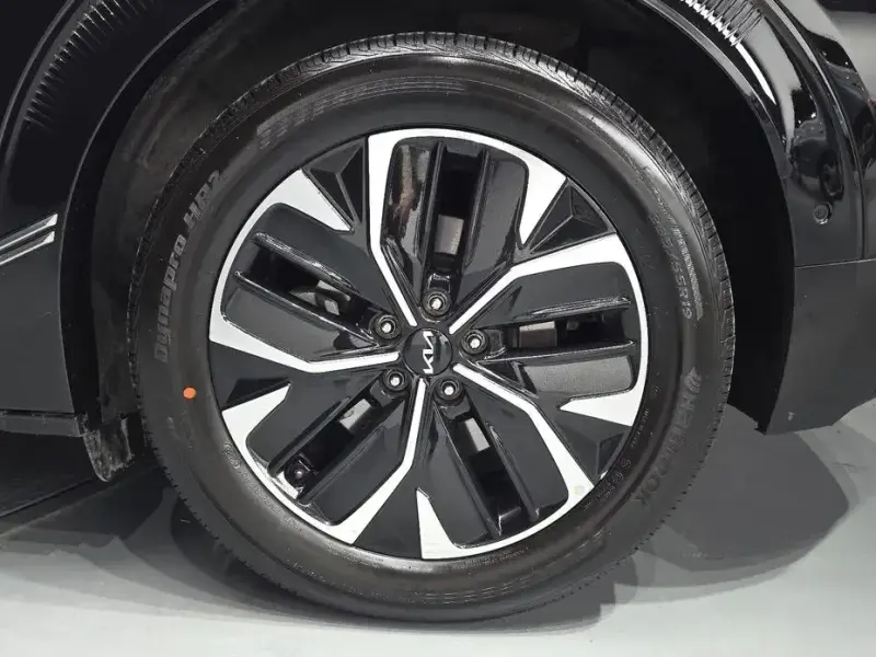 2023 Kia EV6 с пробегом 82 324 км
