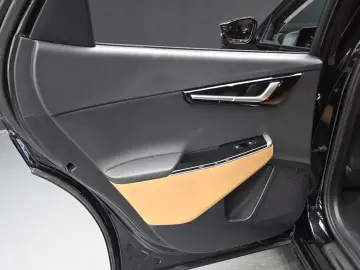 2023 Kia EV6 с пробегом 82 324 км