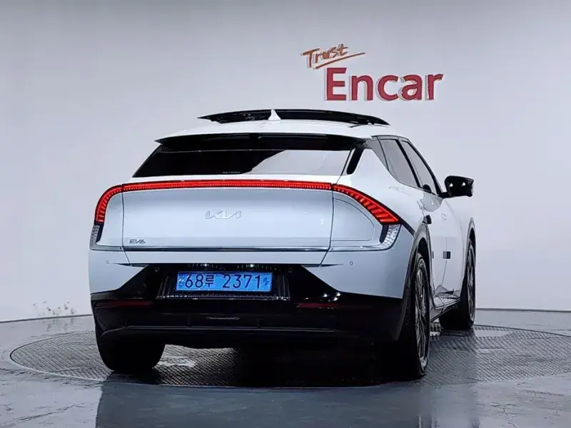 2023 Kia EV6 с пробегом 56 172 км