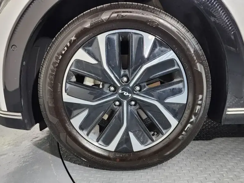 2023 Kia EV6 с пробегом 56 172 км