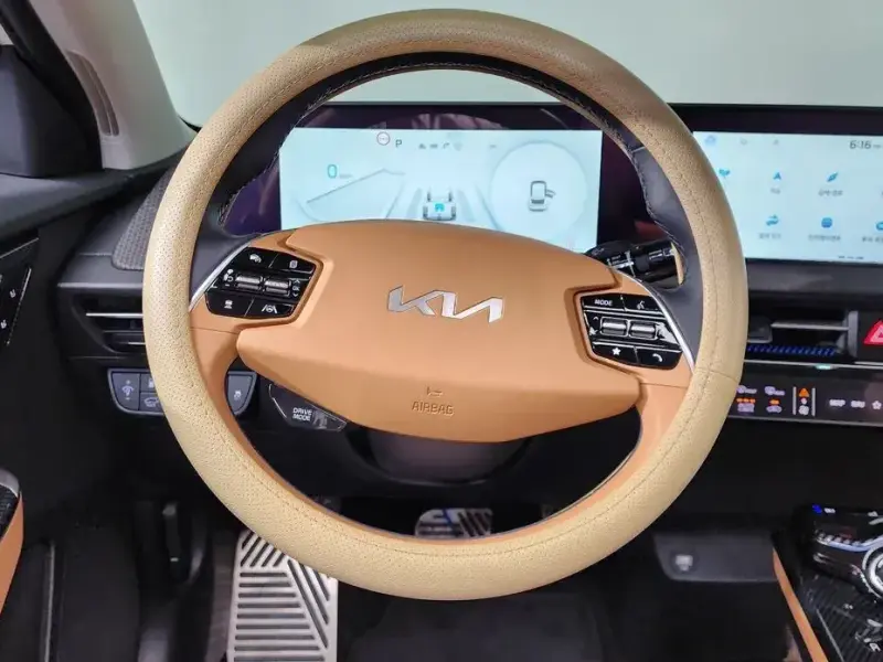 2023 Kia EV6 с пробегом 56 172 км