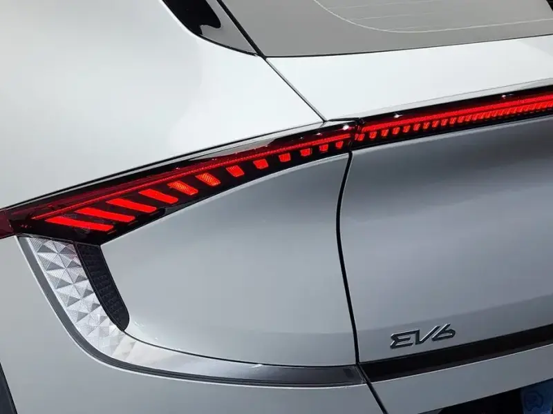 2023 Kia EV6 с пробегом 56 172 км