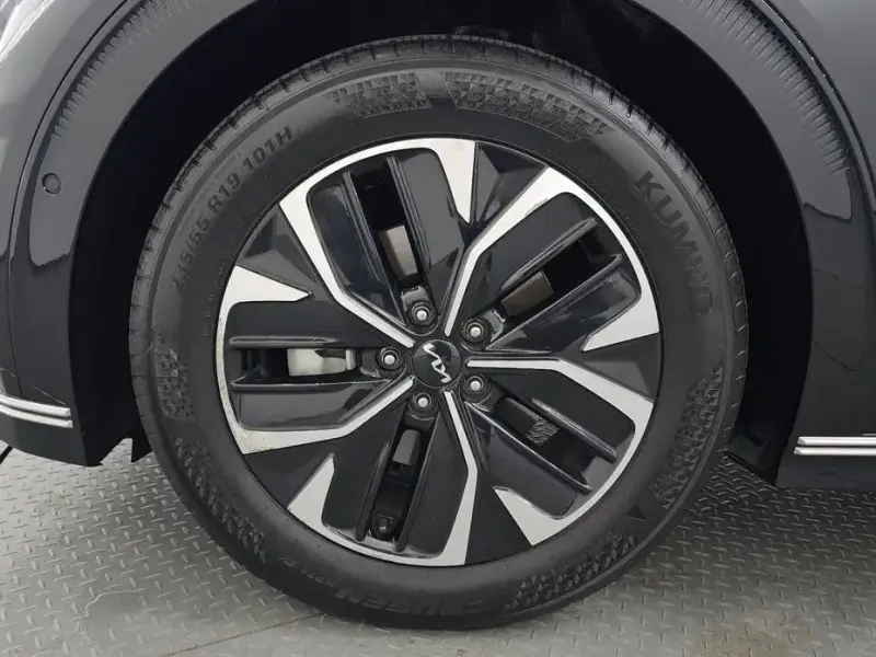 2023 Kia EV6 с пробегом 62 807 км