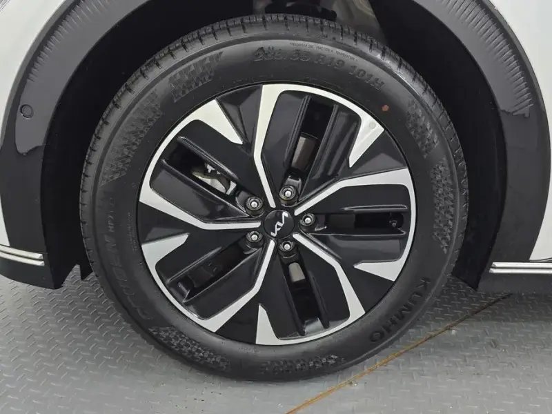 2023 Kia EV6 с пробегом 6 686 км