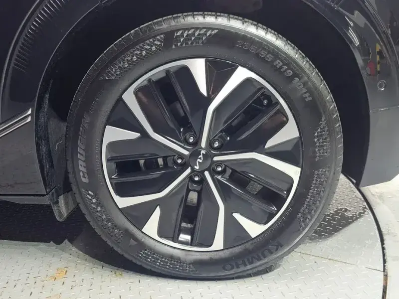 2023 Kia EV6 с пробегом 50 095 км