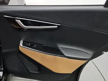 2023 Kia EV6 с пробегом 48 981 км