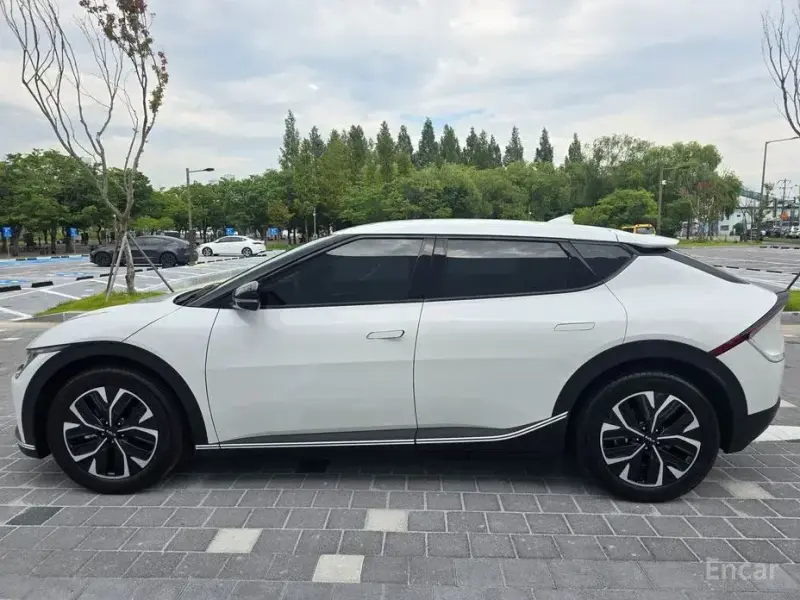 2022 Kia EV6 с пробегом 48 512 км