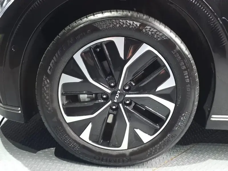 2023 Kia EV6 с пробегом 53 183 км