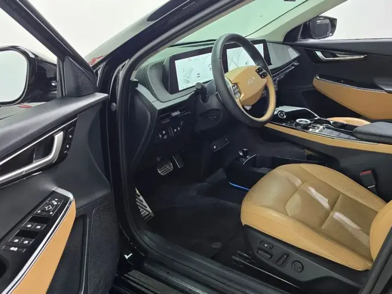 2023 Kia EV6 с пробегом 42 410 км