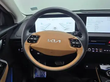 2023 Kia EV6 с пробегом 42 410 км