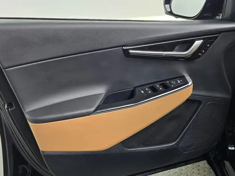 2023 Kia EV6 с пробегом 42 410 км