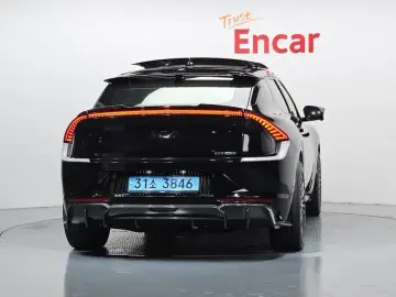 2023 Kia EV6 с пробегом 75 028 км