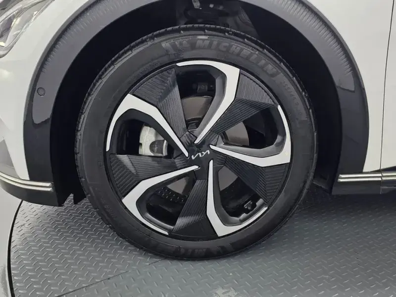 2022 Kia EV6 с пробегом 57 463 км