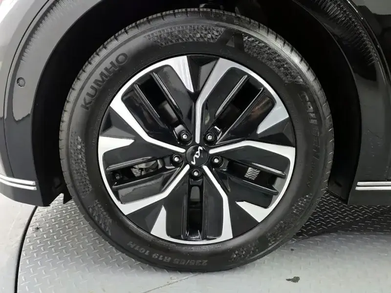2023 Kia EV6 с пробегом 67 241 км