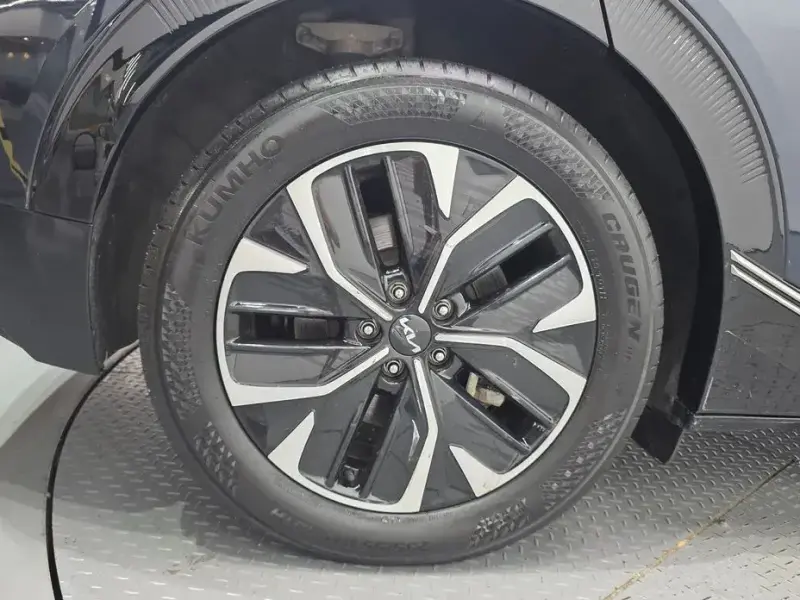 2023 Kia EV6 с пробегом 34 268 км