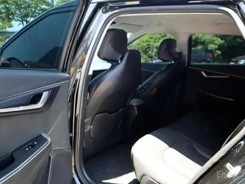 2022 Kia EV6 с пробегом 63 032 км