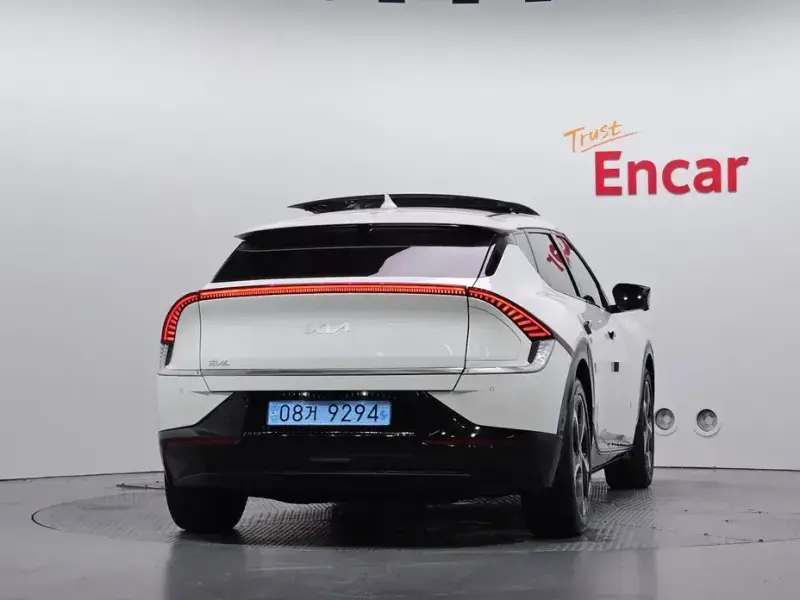 2023 Kia EV6 с пробегом 86 008 км