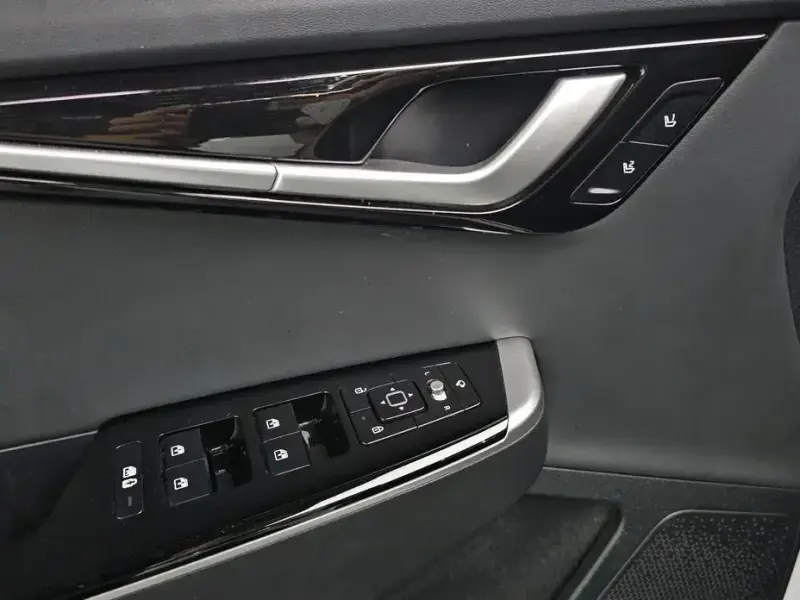 2023 Kia EV6 с пробегом 86 008 км