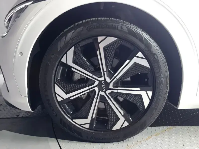 2023 Kia EV6 с пробегом 28 839 км