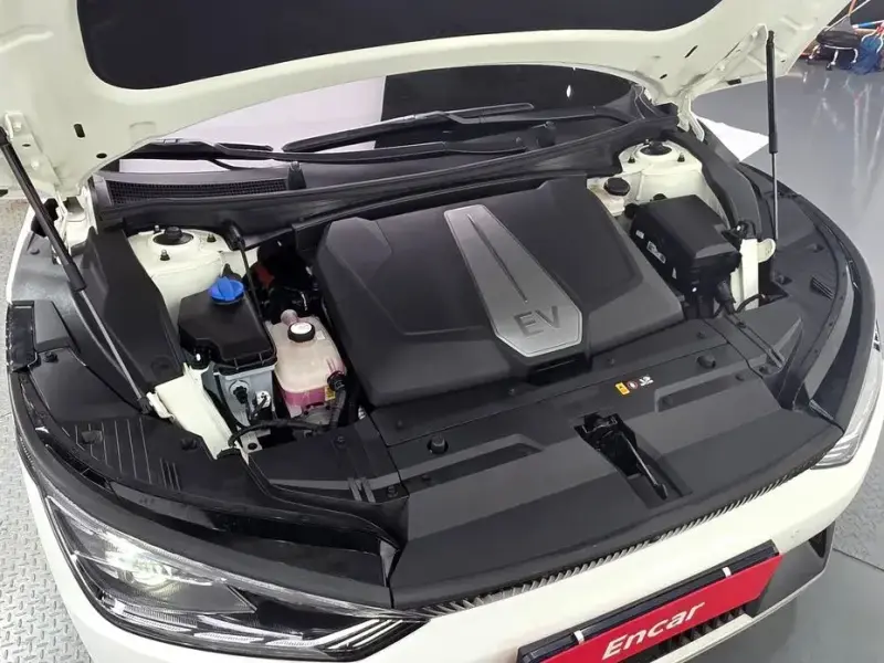 2023 Kia EV6 с пробегом 31 452 км