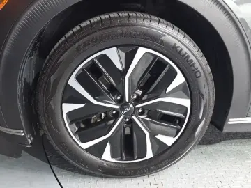 2022 Kia EV6 с пробегом 85 984 км