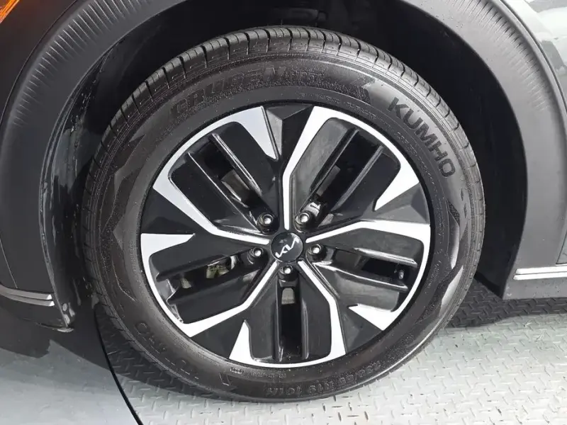 2022 Kia EV6 с пробегом 85 984 км