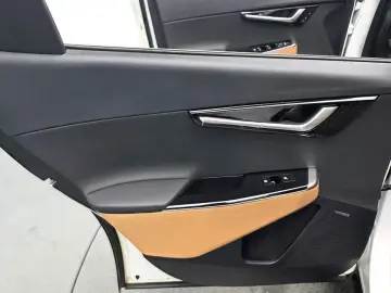 2023 Kia EV6 с пробегом 31 452 км