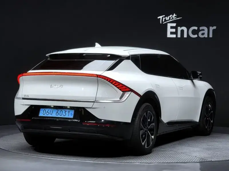 2023 Kia EV6 с пробегом 52 151 км