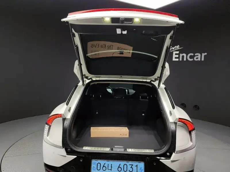 2023 Kia EV6 с пробегом 52 151 км