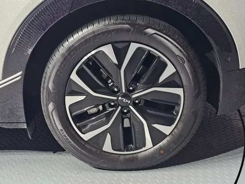 2022 Kia EV6 с пробегом 40 608 км