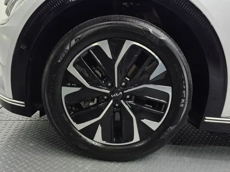 2024 Kia EV6 с пробегом 34 890 км