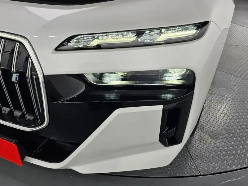 2024 BMW i7 с пробегом 62 037 км