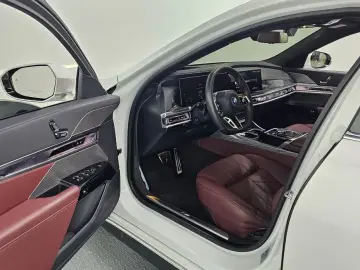 2024 BMW i7 с пробегом 62 037 км