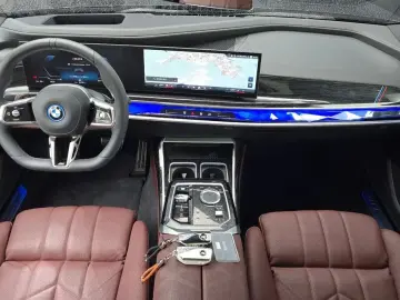 2025 BMW i7 с пробегом 21 776 км