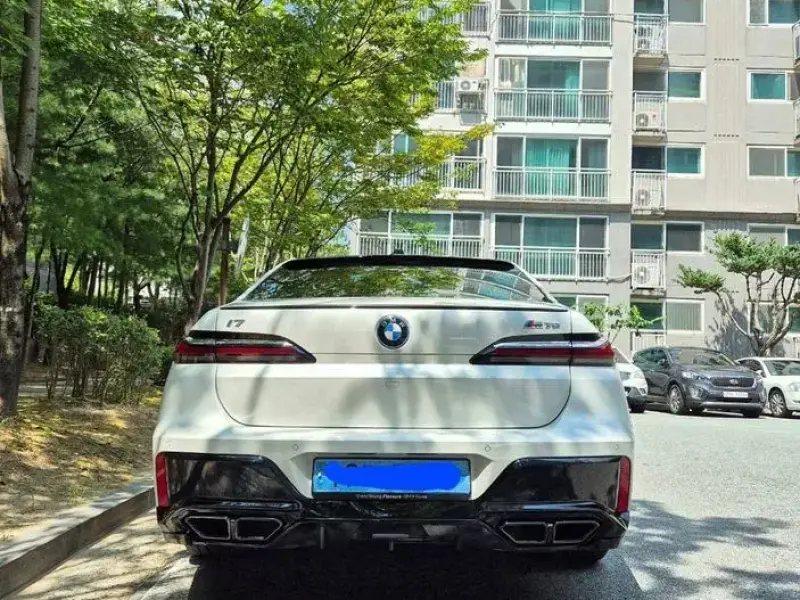 2023 BMW i7 с пробегом 25 200 км