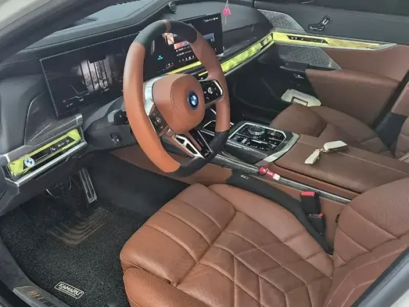 2023 BMW i7 с пробегом 25 200 км
