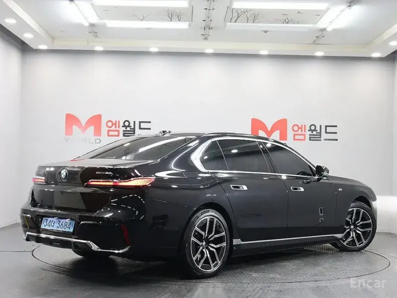 2023 BMW i7 с пробегом 24 577 км