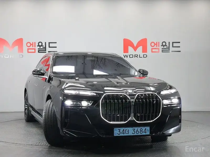 2023 BMW i7 с пробегом 24 577 км
