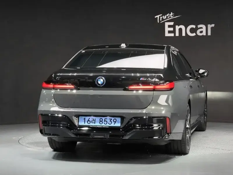 2024 BMW i7 с пробегом 16 228 км